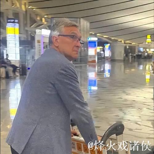 国足与伊万科维奇友好解约 主帅离京获足协全程送机