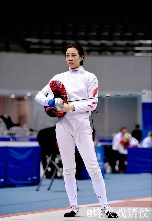 前国家击剑运动员秦雪官宣产子,重7斤2两,曾因转型做颜值主播引发热议 前国家击剑运动员秦雪官宣产子,重7斤2两,曾因转型做颜值主播引发热议